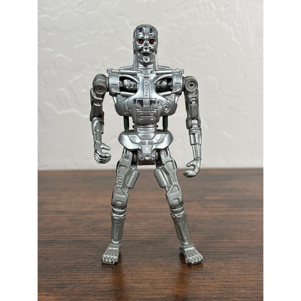 Vintage 1991 Kenner Terminator 2 T-800 Endoskeleton Action Figure Silver 5.5"‎